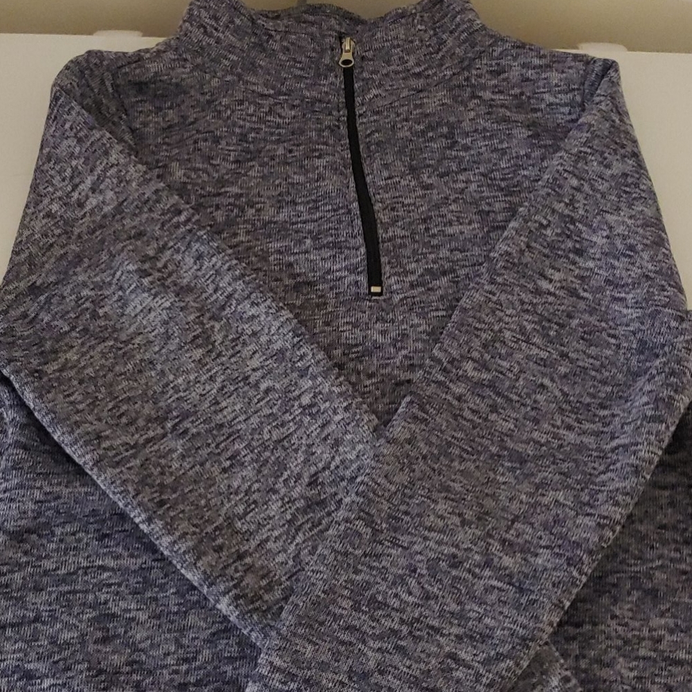 Long sleeve sweater with zipper